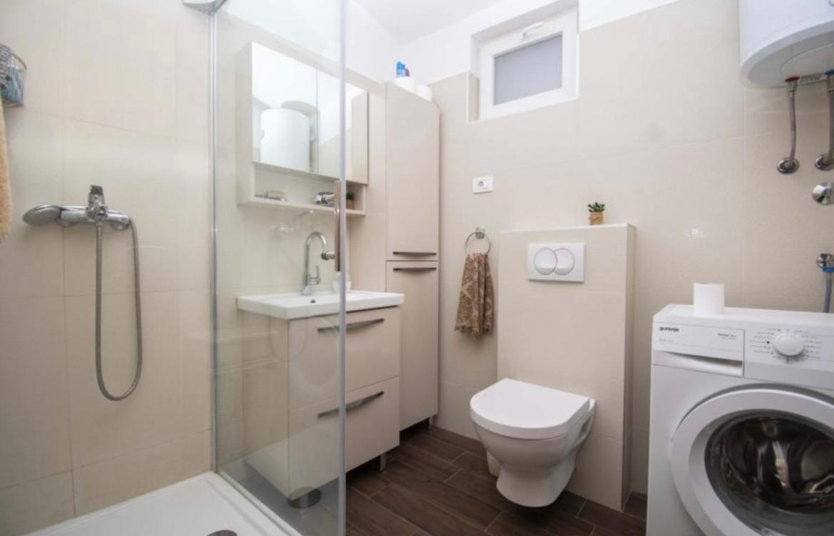 Apartman Lusy ตรีบูนย์ ภายนอก รูปภาพ