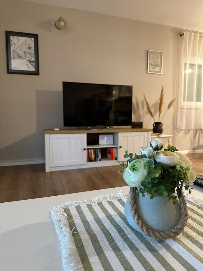 Apartman Lusy ตรีบูนย์ ภายนอก รูปภาพ