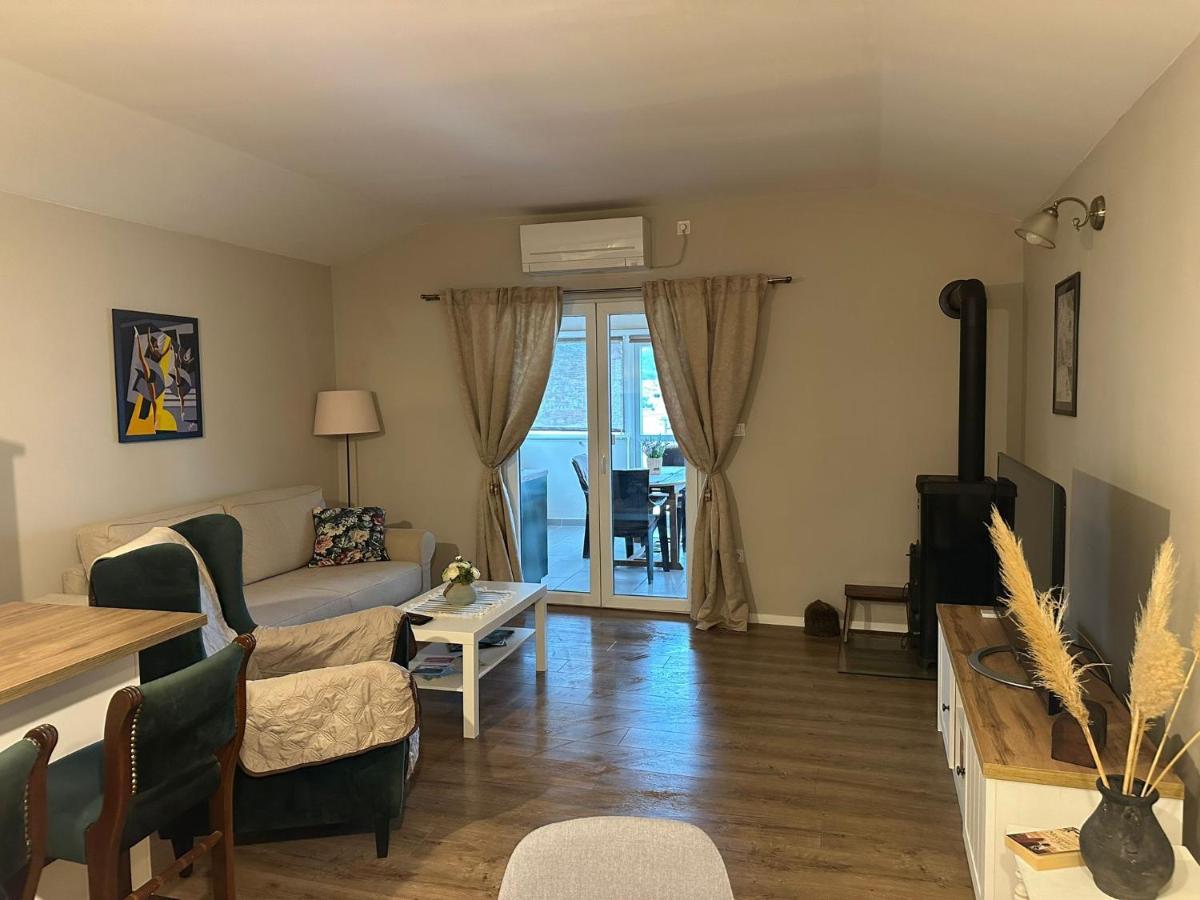 Apartman Lusy ตรีบูนย์ ภายนอก รูปภาพ