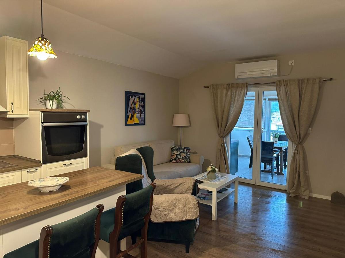 Apartman Lusy ตรีบูนย์ ภายนอก รูปภาพ